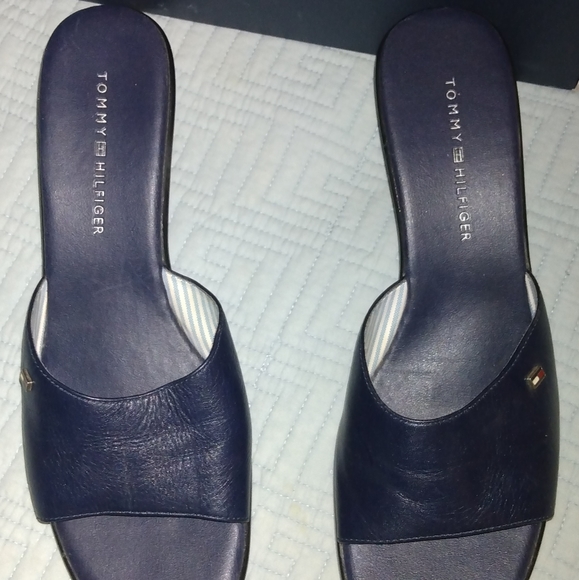 TOMMY HILFIGER NAVY SIZE 7 SANDAL - Picture 3 of 5